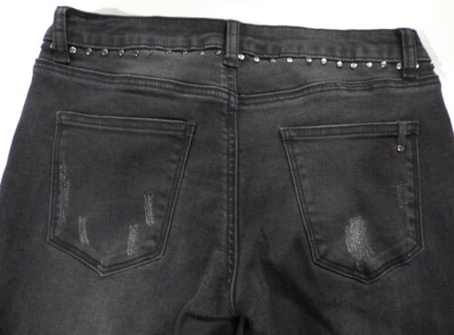 Pantalone jeans nero elasticizzato con le borchie