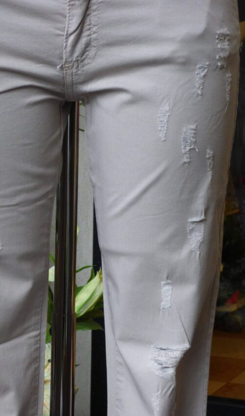 PIOVE pantalone con strappi verde chiaro/beige/bianco Mivite