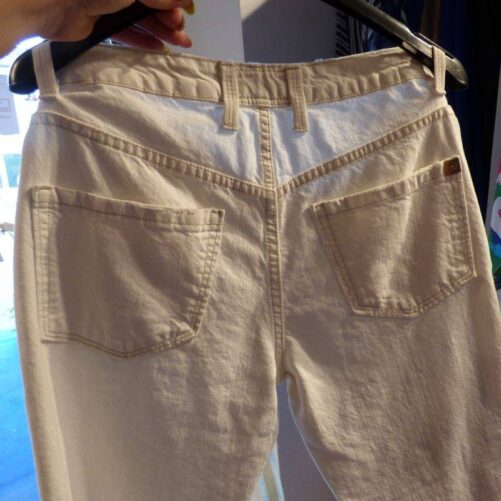 Jeans bianco con strappi paillettes e cintura