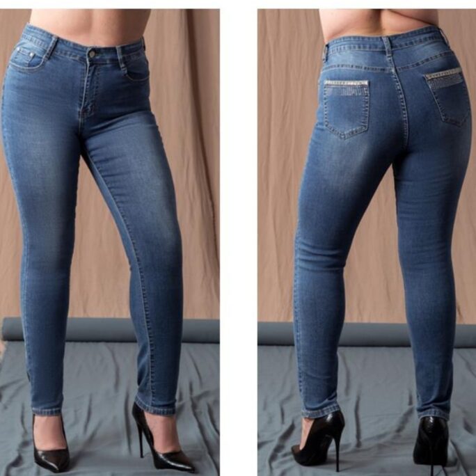 Slim jeans elasticizzato con applicazioni in strass taglie comode