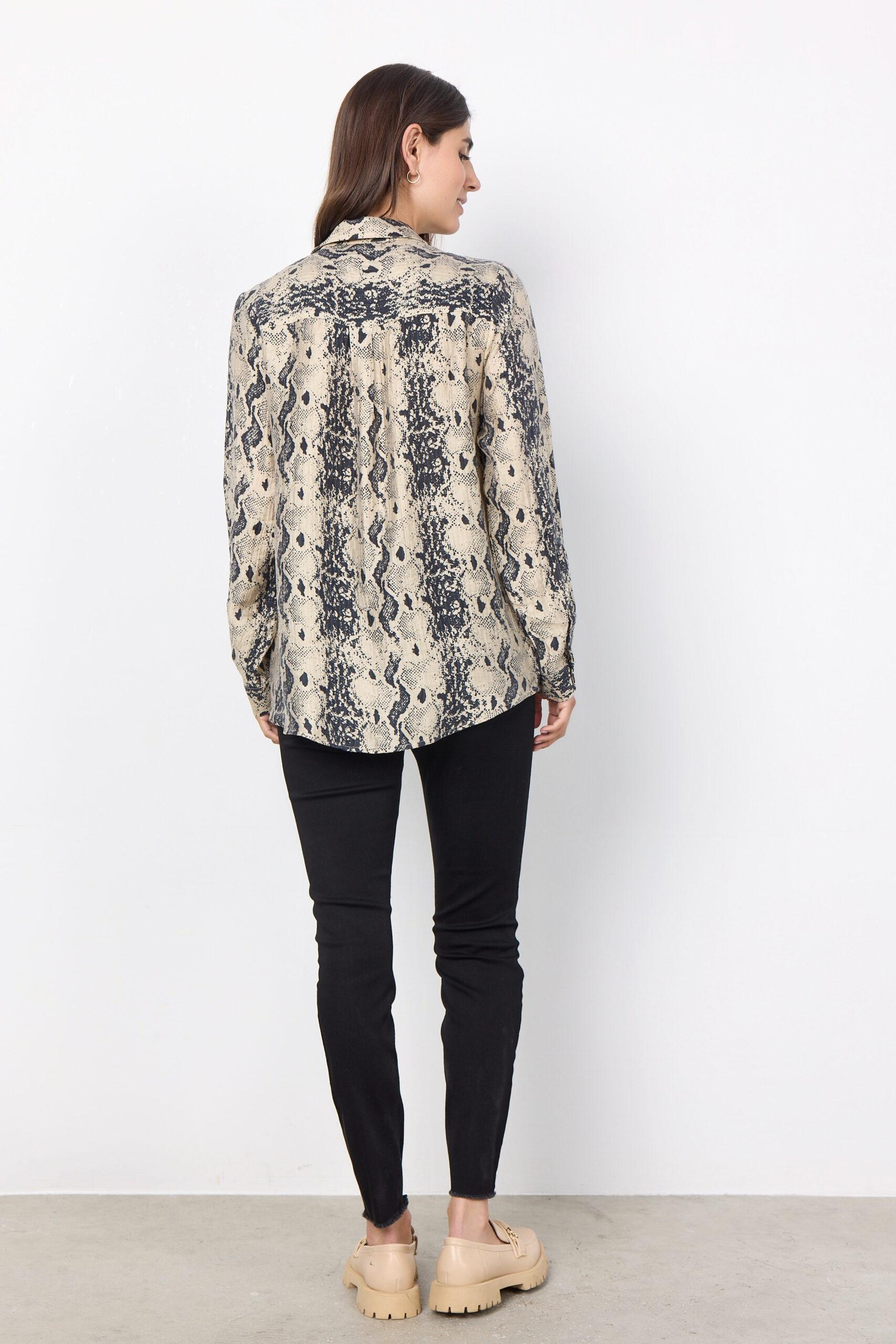 Camicia Classica SC-Aida 2 in LENZING™ ECOVERO™ e Lyocell - Eleganza Sostenibile con Stampa Animalier - immagine 4