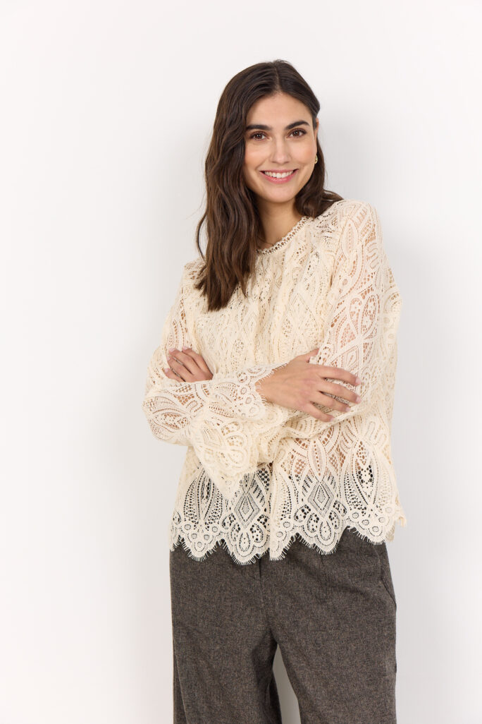 SC-Vahida 1 – Blusa in pizzo con bordi smerlati – Colore vaniglia (taglie S-XXL)