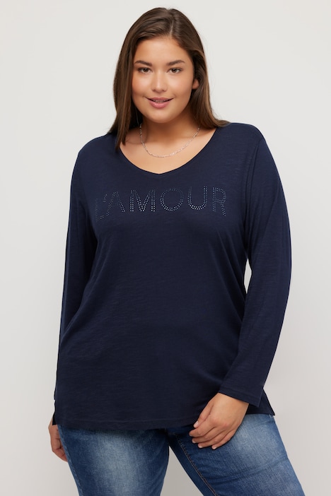 Maglia blu notte con scritta L'AMOUR e scollo a V Ulla Popken curvy taglia 48-50 vista frontale