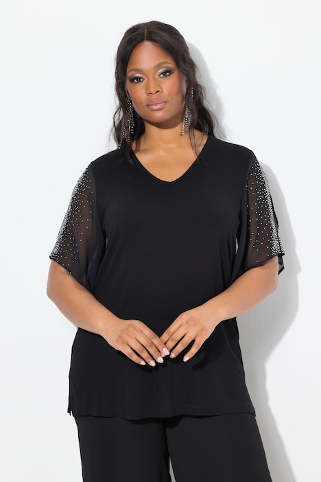 Dettaglio fronte maglia nera con strass e maniche in chiffon Ulla Popken curvy taglia 48-50