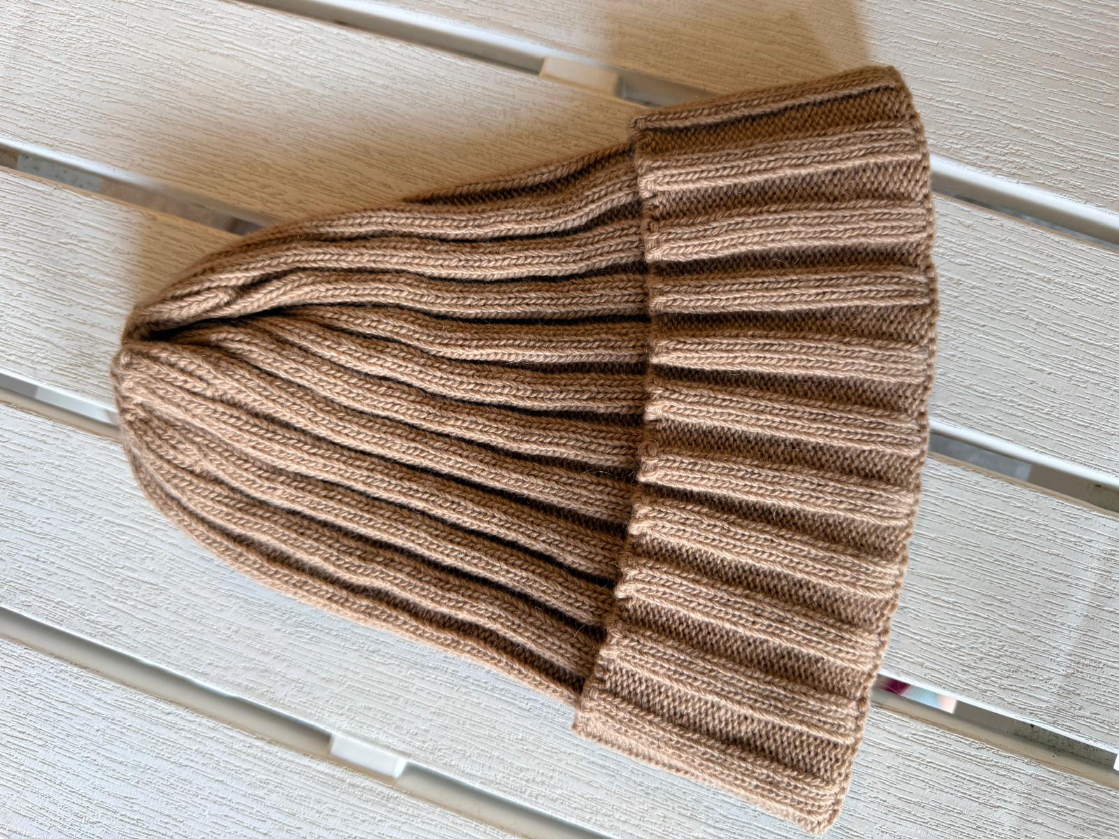 Berretto a coste La Sciarperia beige dettaglio 1