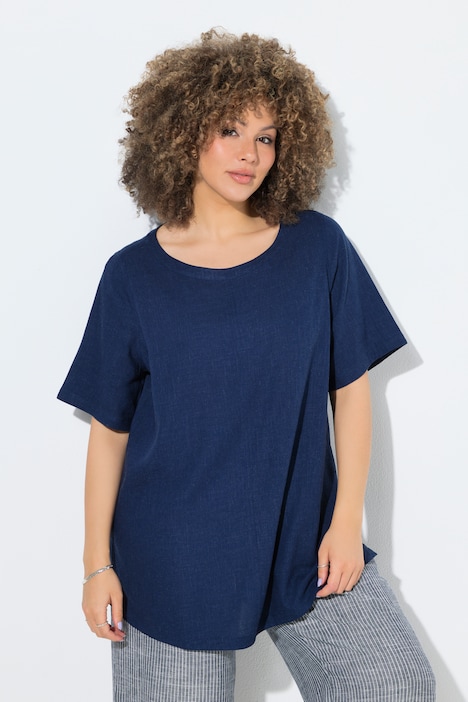 Blusa in misto lino linea A con scollo a girocollo e mezze maniche Ulla Popken colore blu inchiostro indossato