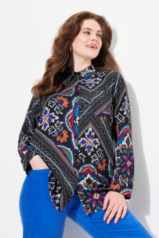 Camicia con mix di fantasie, collo da camicia e maniche lunghe Ulla Popken colore nero indossato