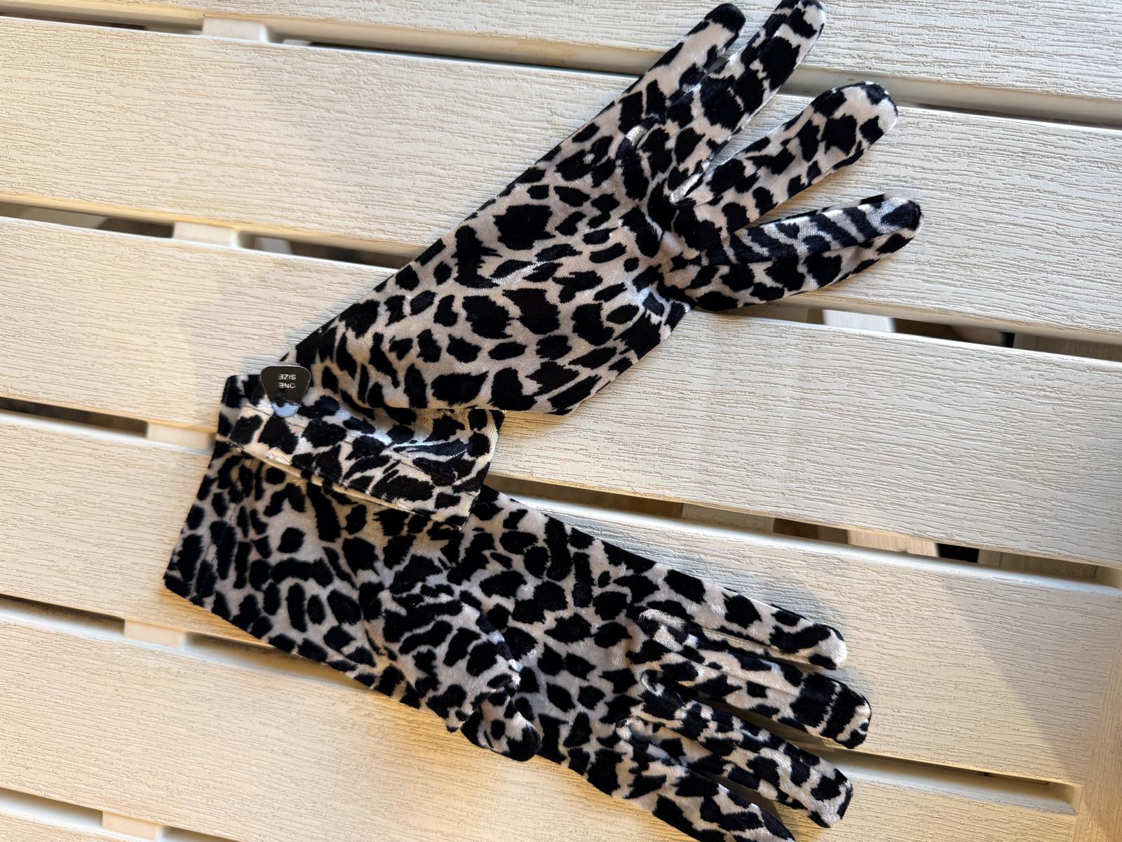 Guanti animalier La Sciarperia bianco e nero dettaglio 1