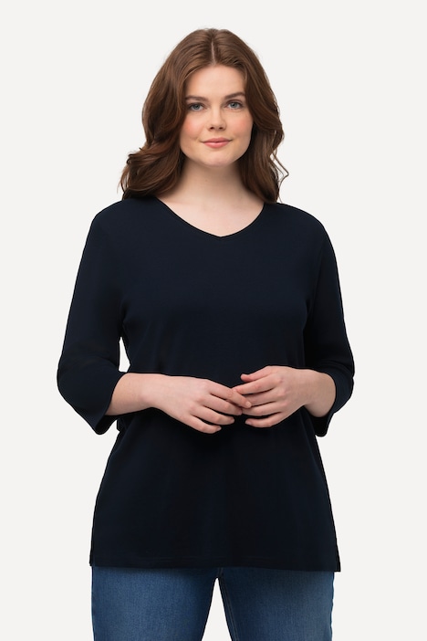 Maglia di jersey a costine in cotone biologico con scollo a V e maniche a 3/4 Ulla Popken colore blu notte scuro indossato