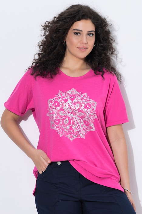 T-shirt con design metallico, scollo a V e mezze maniche Ulla Popken colore rosa intenso indossato