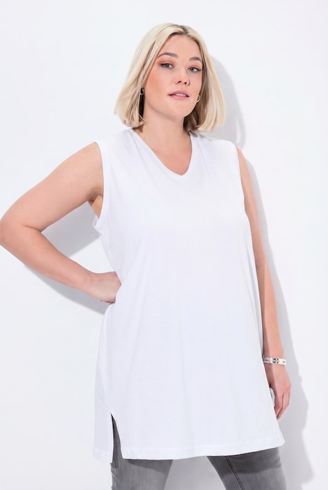 Top smanicato di cotone dalle linee morbide con scollo a V Ulla Popken colore bianco neve indossato