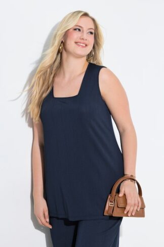 Ulla Popken Top dal taglio svasato e smanicato in jersey a costine con scollo rettangolare blu marine taglia 48/50 campionario indossato dalla modella
