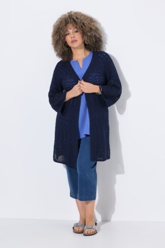 Ulla Popken Cardigan lungo e aperto a punto ajour con maniche a 3/4 blu marine taglia 48/50 campionario indossato dalla modella