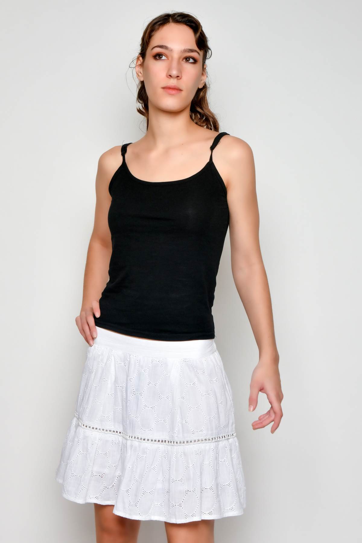 Gonna HHG AF-098 bianco indossato