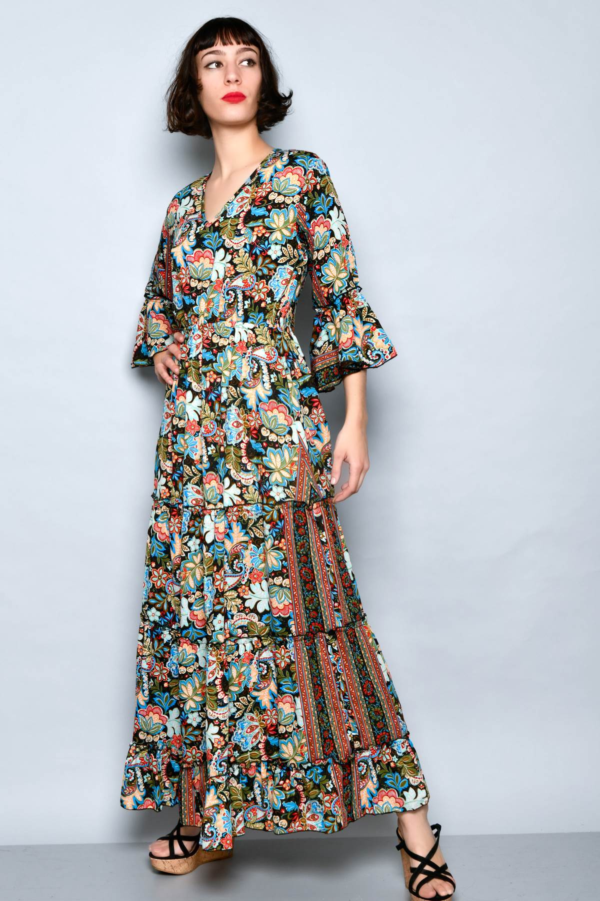 Abito HHG VPJ-018 multicolore indossato