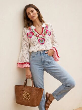 Blusa ANISA bianca in pizzo con ricami rosa, vista frontale