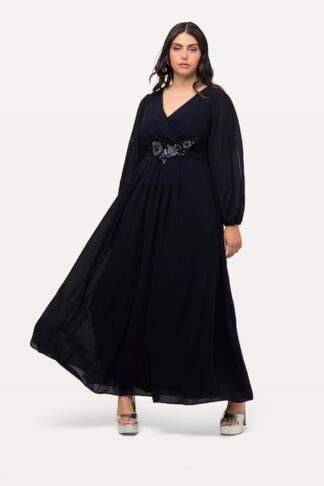 Abito con manica lunga e spacco blu marine blu marine, indossato da modella