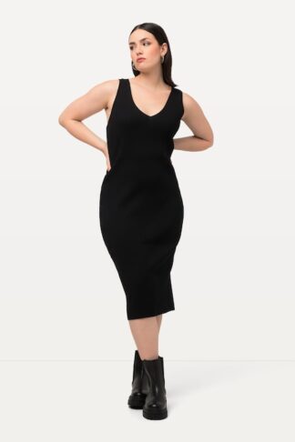 Abito nero in maglia elegante e versatile nero, indossato da modella