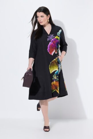 Vestito in lyocell colore nero Black Beauty nero, indossato da modella