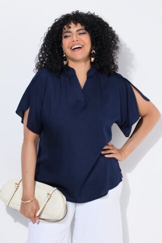 tunica oversize con colletto alla coreana e scollo a V blu marino, indossato da modella