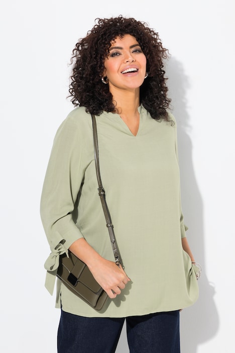 Blusa dal taglio svasato con fiocco alle maniche verde pastello verde, indossato da modella