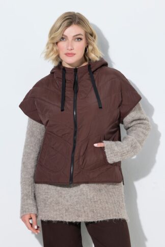 Oversize Weste mit Kapuze in marrone lino marrone, indossato da modella
