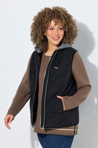 Gilet trapuntato HYPRAR con cappuccio nero nero, indossato da modella