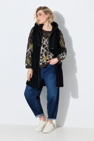 Gilet Teddy in colore nero nero, indossato da modella