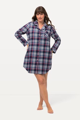 Camicia da notte in flanella con motivo a quadri blu notte blu, indossato da modella