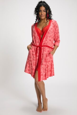 kimono Country in tessuto morbido rosa corallo, indossato da modella