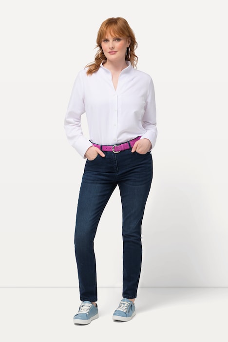 skinny jeans modello Sarah in denim elasticizzato blu denim, indossato da modella