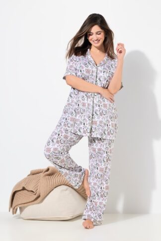 pigiama con fantasia floreale, mezze maniche e tasche bianco, indossato da modella